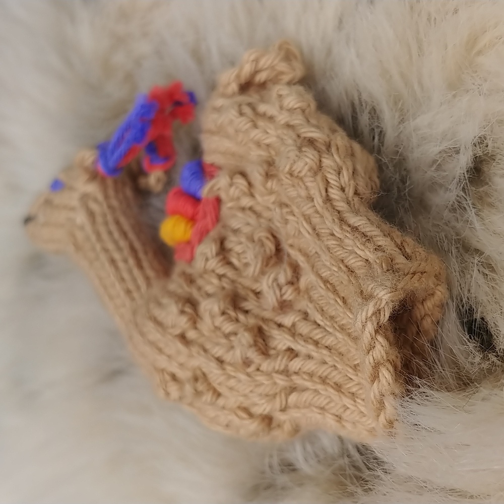 HANDMADE Camelidae Finger Puppet - Picture 5 of 5
